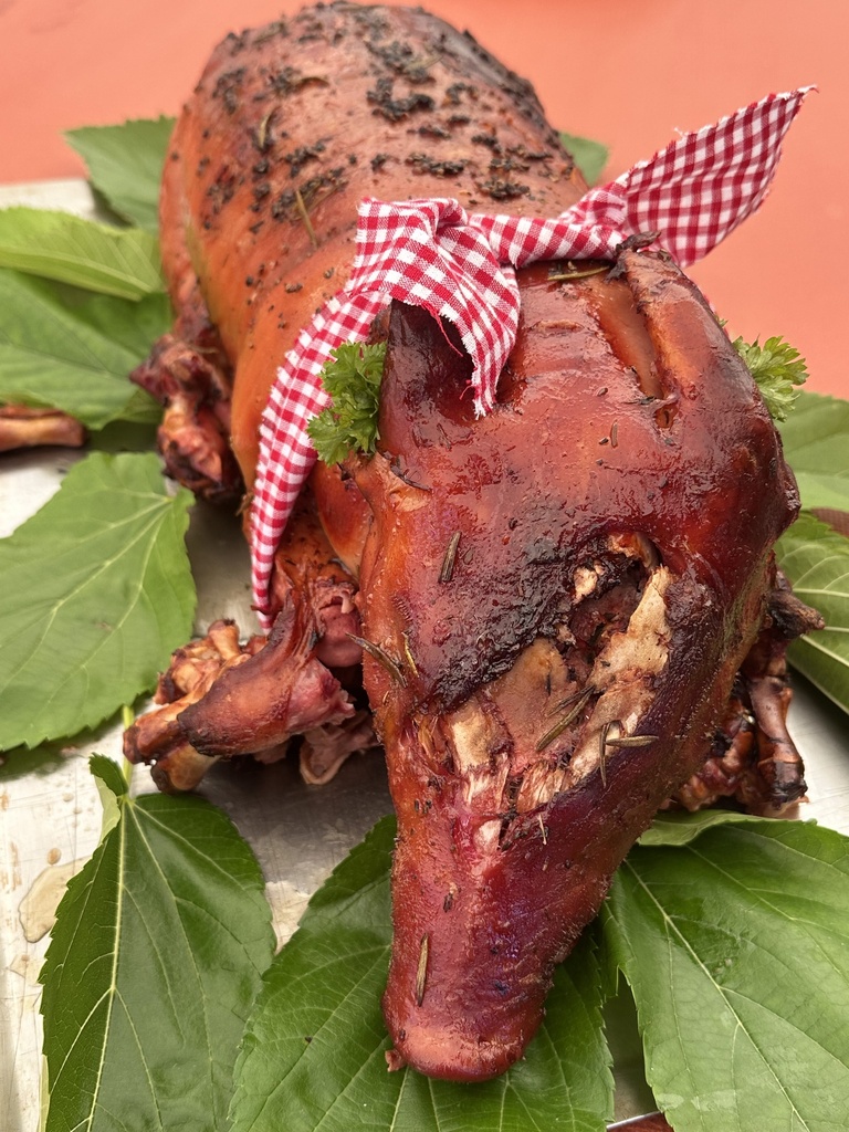 Porcelet semi-désossé, à rôtir farci aux légumes et filet mignon - env. 6.5 KG